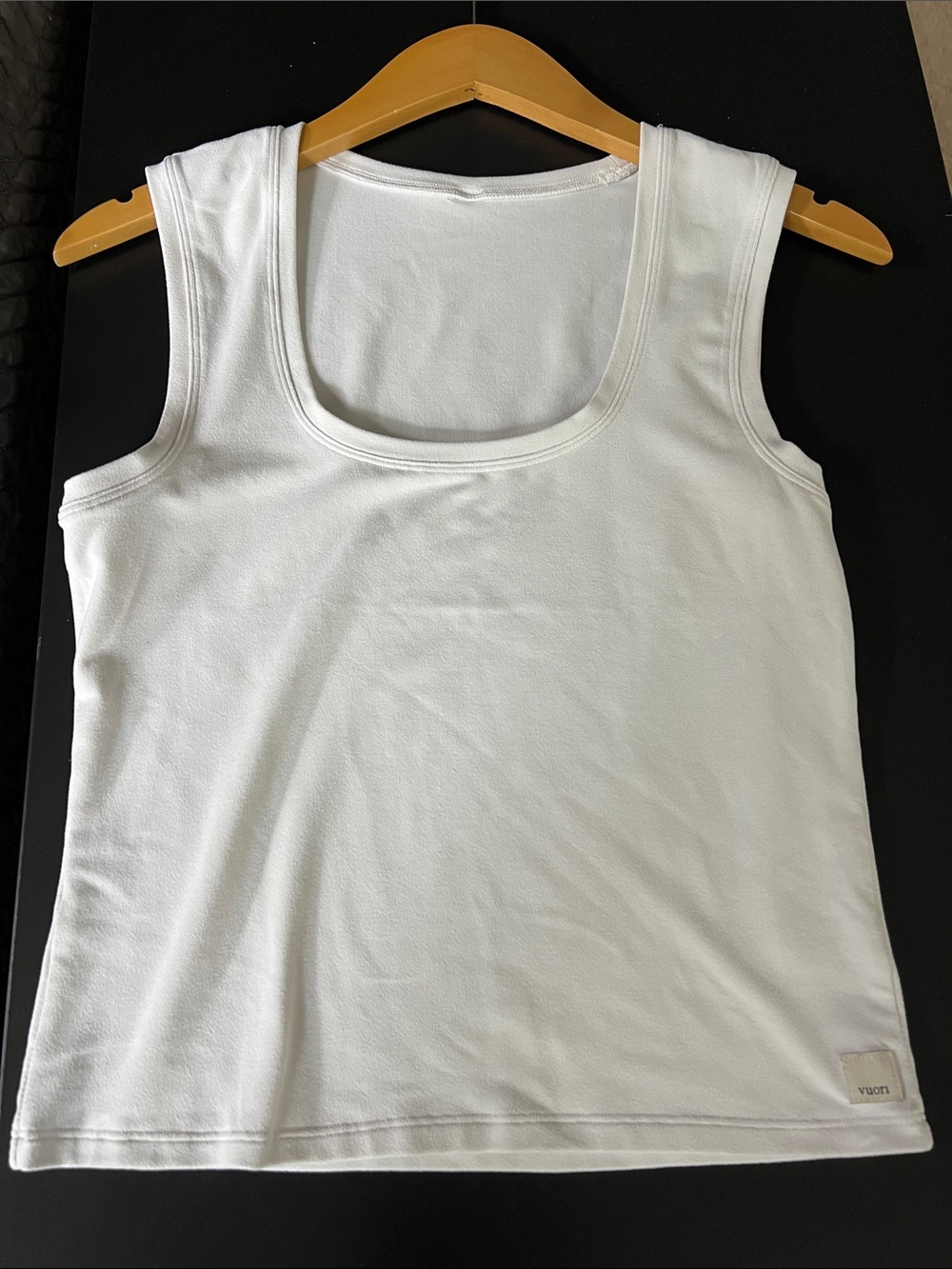 Vuori White Scoop Neck Tank Top